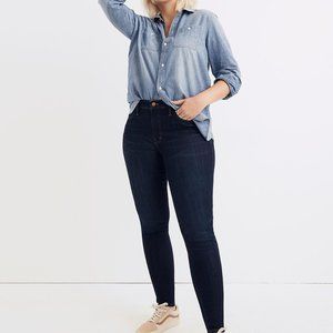 Curvy High-Rise Skinny Jeans in Larkspur Wash